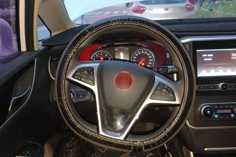 Used BYD Song MAX 2017 1.5T Manual Smart Connect Luxury 7-Seater Steering Wheel