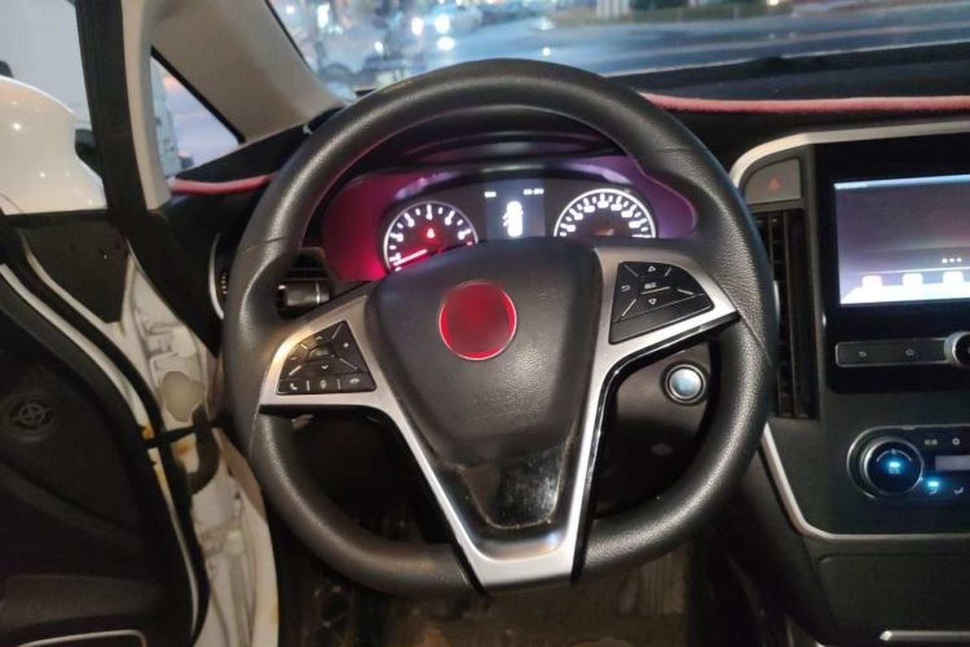 Used BYD Song MAX 2017 1.5T Manual Smart Connect Luxury 7-Seater Steering Wheel