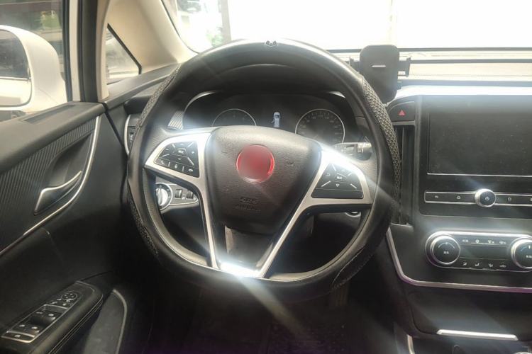 Used BYD Song MAX 2017 1.5T Manual Smart Connect Luxury 7-Seater Steering Wheel