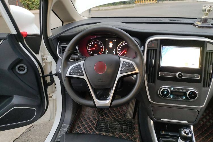 Used BYD Song MAX 2017 1.5T Manual Smart Connect Luxury 7-Seater Steering Wheel