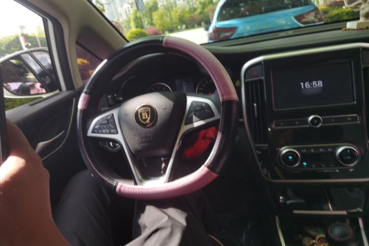 Used BYD Song MAX 2017 1.5T Manual Smart Connect Luxury 7-Seater Steering Wheel