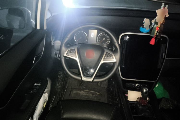 Used BYD Song MAX 2017 1.5T Automatic Smart Connect Elite 7-Seater Steering Wheel