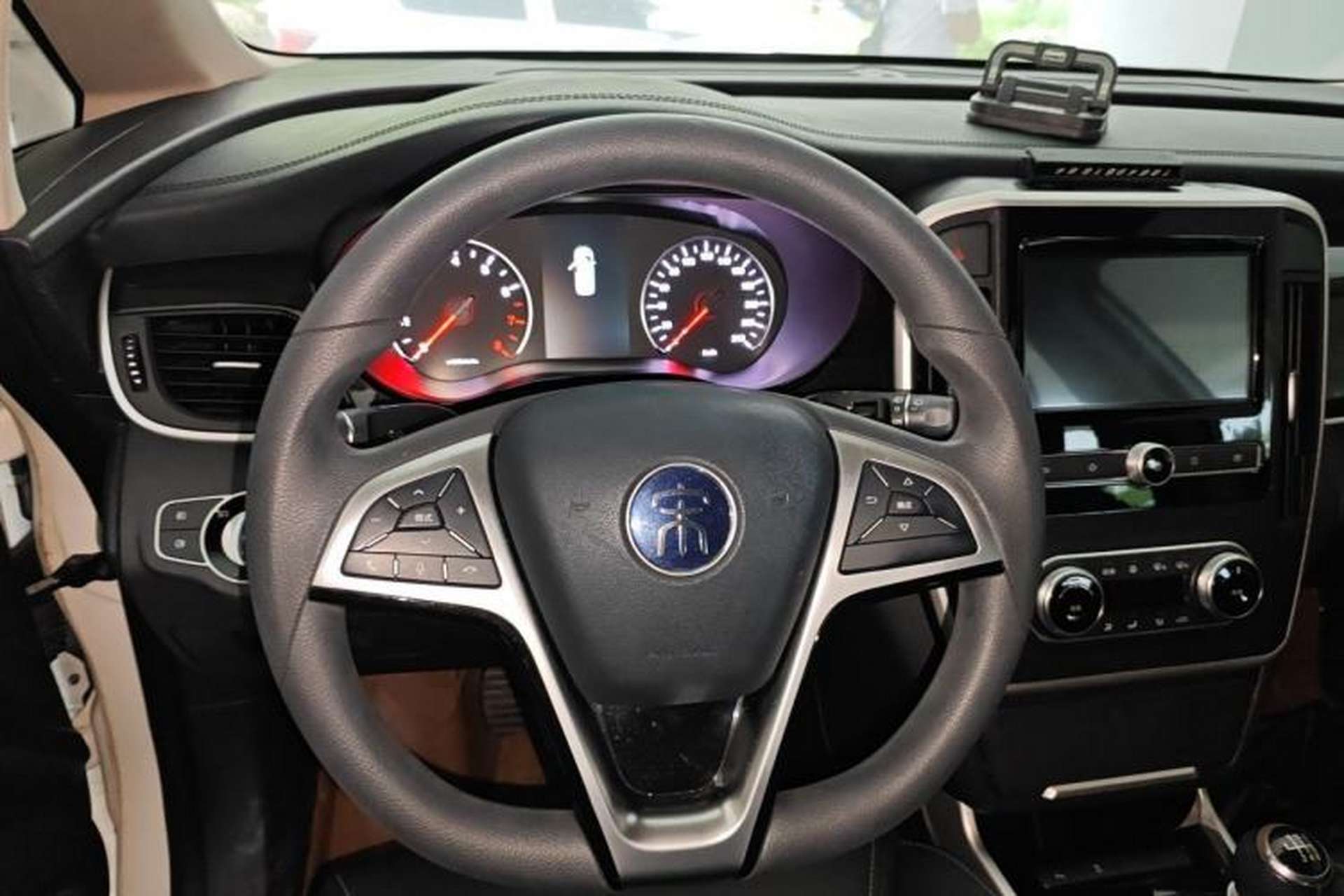 Used BYD Song MAX 2017 1.5T Manual Smart Connect Luxury 7-Seater Steering Wheel