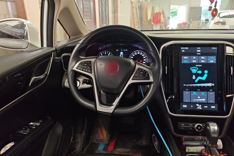 Used BYD Song MAX 2017 1.5T Automatic Smart Connect Elite 7-Seater Steering Wheel
