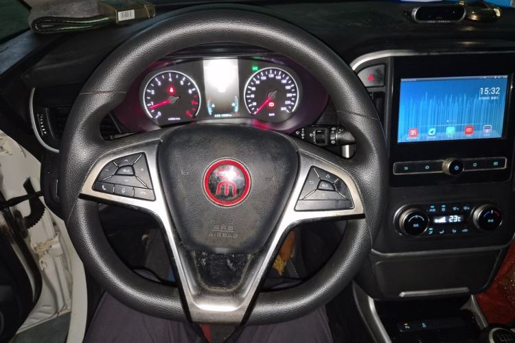 Used BYD Song MAX 2017 1.5T Manual Smart Connect Luxury 7-Seater Steering Wheel