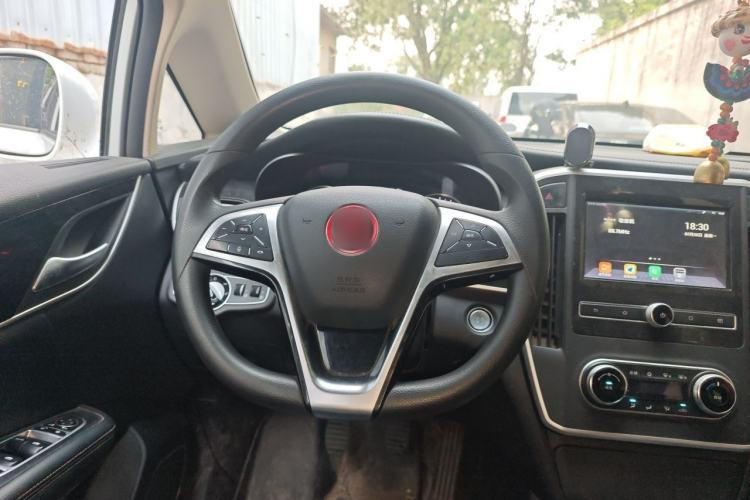 Used BYD Song MAX 2017 1.5T Manual Smart Connect Luxury 7-Seater Steering Wheel