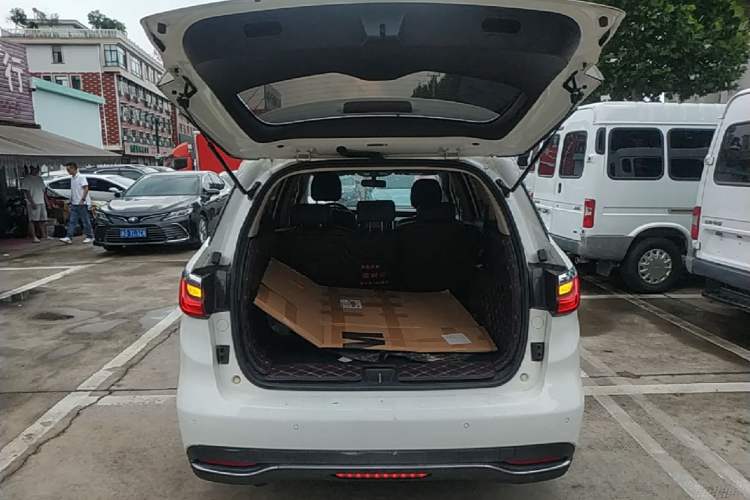 Used BYD Song MAX 2017 1.5T Manual Smart Connect Luxury 7-Seater Trunk