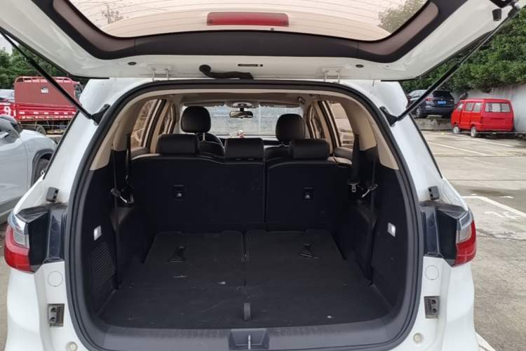 Used BYD Song MAX 2017 1.5T Automatic Smart Connect Elite 7-Seater Trunk