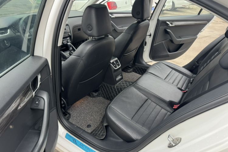 Used BYD Song MAX 2017 1.5T Automatic Smart Connect Elite 7-Seater Trunk