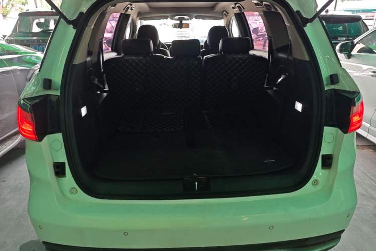 Used BYD Song MAX 2017 1.5T Automatic Smart Connect Prestige 7-Seater Trunk