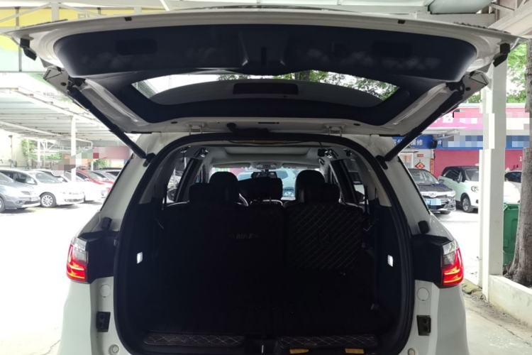 Used BYD Song MAX 2017 1.5T Automatic Smart Connect Elite 7-Seater Trunk
