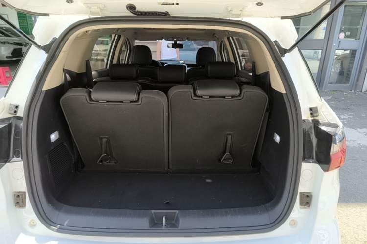 Used BYD Song MAX 2017 1.5T Automatic Smart Connect Elite 7-Seater Trunk