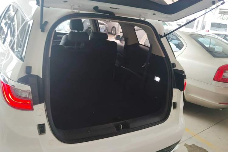 Used BYD Song MAX 2017 1.5T Manual Smart Connect Luxury 7-Seater Trunk