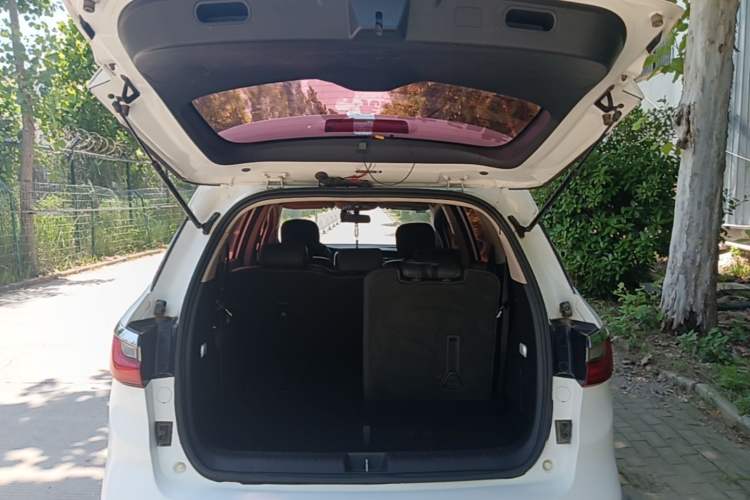 Used BYD Song MAX 2017 1.5T Automatic Smart Connect Elite 7-Seater Trunk