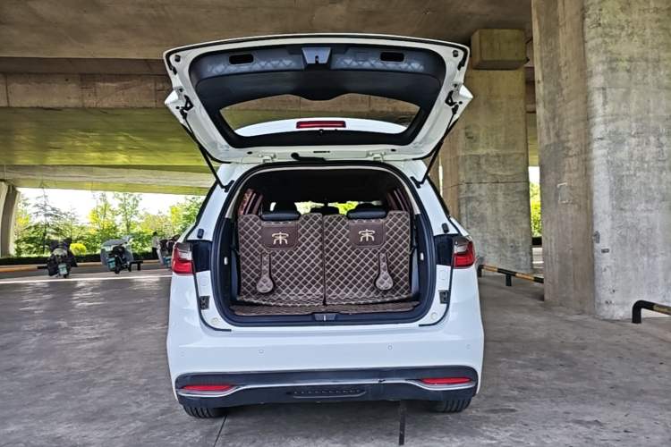 Used BYD Song MAX 2017 1.5T Automatic Smart Connect Elite 7-Seater Trunk
