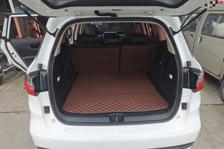 Used BYD Song MAX 2017 1.5T Automatic Smart Connect Elite 7-Seater Trunk