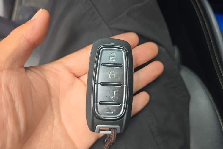 Used BYD Song MAX 2017 1.5T Automatic Smart Connect Luxury 7-Seater Vehicle Key