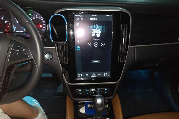 Used BYD Song MAX 2018 1.5T Automatic Smart Connect Elite Model with 6 Seats Audio And AC Panel