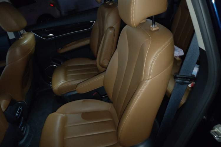 Used BYD Song MAX 2018 1.5T Automatic Smart Connect Elite Model with 6 Seats Left Rear Seat