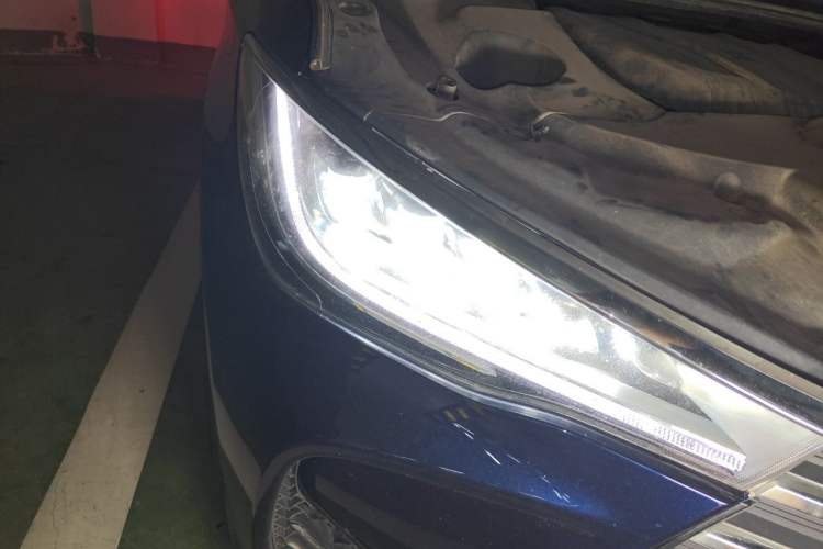 Used BYD Song MAX 2018 1.5T Automatic Smart Connect Elite Model with 6 Seats Right Front Headlight