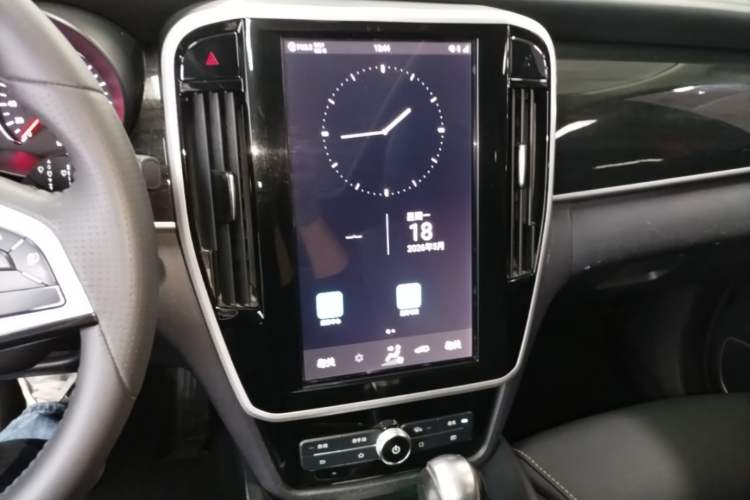 Used BYD Song MAX 2018 1.5T Automatic Smart Connect Elite Model with 6 Seats Audio And AC Panel