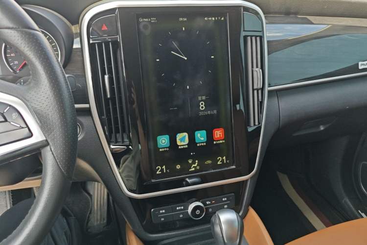 Used BYD Song MAX 2018 1.5T Automatic Smart Connect Luxury 6-Seater Audio And AC Panel