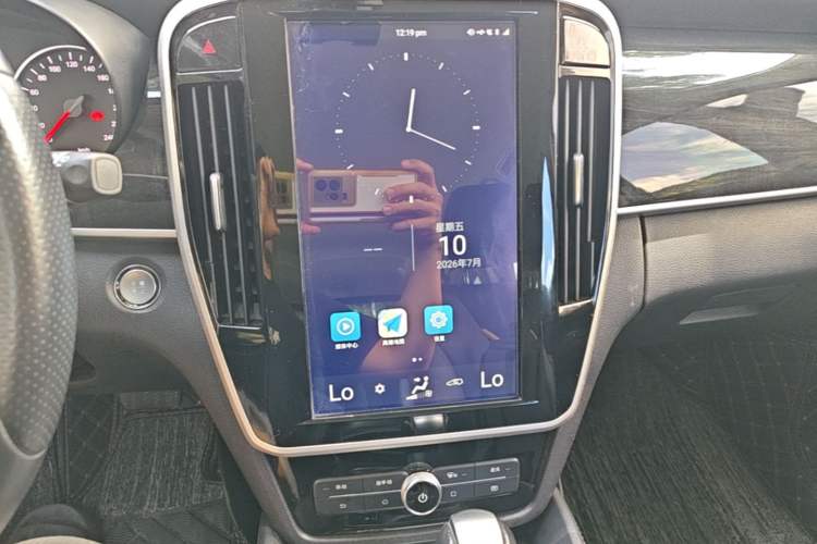 Used BYD Song MAX 2018 1.5T Automatic Smart Connect Luxury 6-Seater Audio And AC Panel