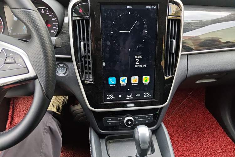 Used BYD Song MAX 2018 1.5T Automatic Smart Connect Luxury 6-Seater Audio And AC Panel