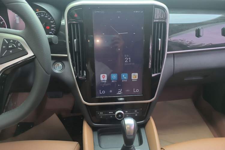 Used BYD Song MAX 2018 1.5T Automatic Smart Connect Luxury 6-Seater Audio And AC Panel