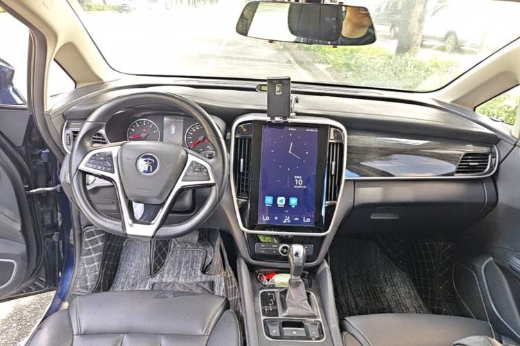 Used BYD Song MAX 2018 1.5T Automatic Smart Connect Luxury 6-Seater Center Console