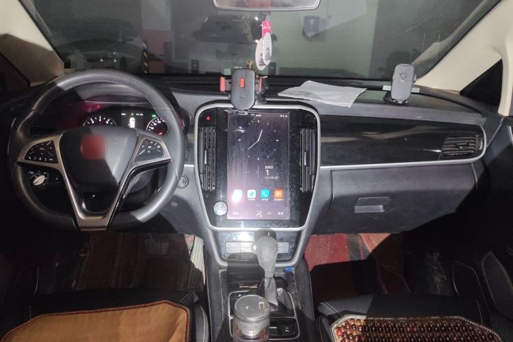 Used BYD Song MAX 2018 1.5T Automatic Smart Connect Luxury 6-Seater Center Console