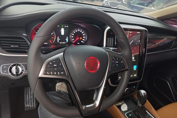 Used BYD Song MAX 2018 1.5T Automatic Smart Connect Luxury 6-Seater Center Console