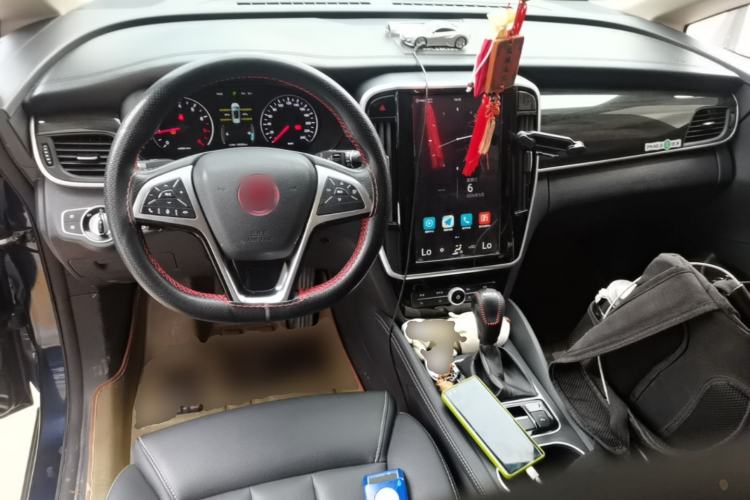 Used BYD Song MAX 2018 1.5T Automatic Smart Connect Luxury 7-Seater Center Console