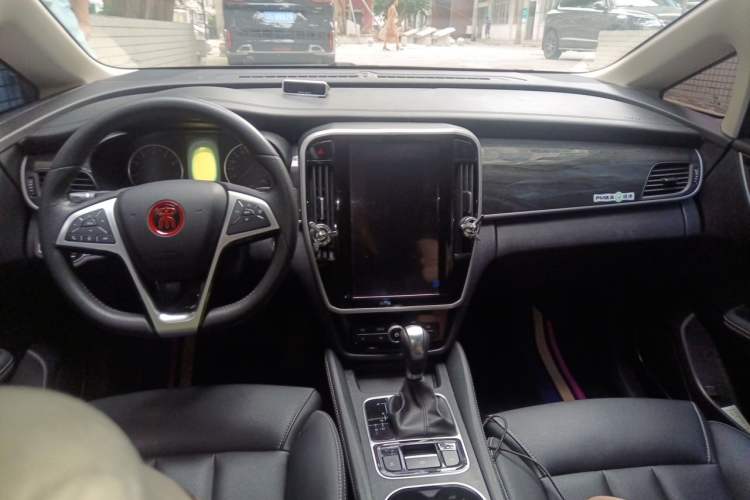 Used BYD Song MAX 2018 1.5T Automatic Smart Connect Luxury 6-Seater Center Console