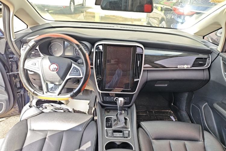 Used BYD Song MAX 2018 1.5T Automatic Smart Connect Elite Model with 6 Seats Center Console