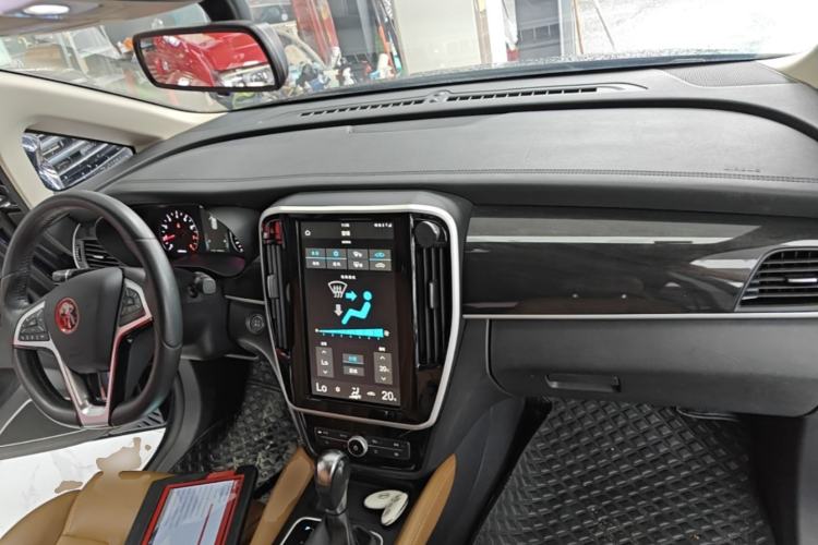 Used BYD Song MAX 2018 1.5T Automatic Smart Connect Luxury 6-Seater Center Console