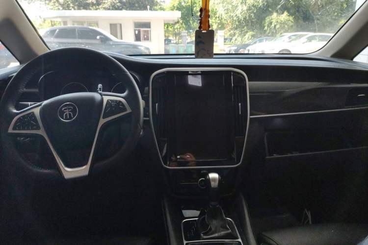 Used BYD Song MAX 2018 1.5T Automatic Smart Connect Elite Model with 6 Seats Center Console