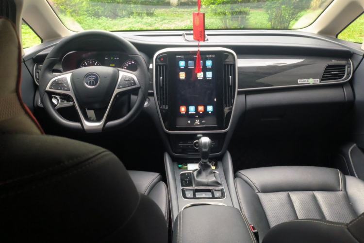 Used BYD Song MAX 2018 1.5T Automatic Smart Connect Flagship 7-Seater Center Console