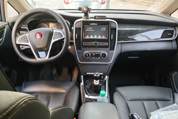 Used BYD Song MAX 2018 1.5T Manual Smart Connect Luxury 6-Seater Center Console
