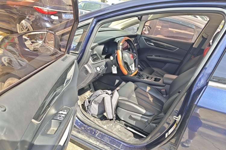 Used BYD Song MAX 2018 1.5T Automatic Smart Connect Elite Model with 6 Seats Driver Seat