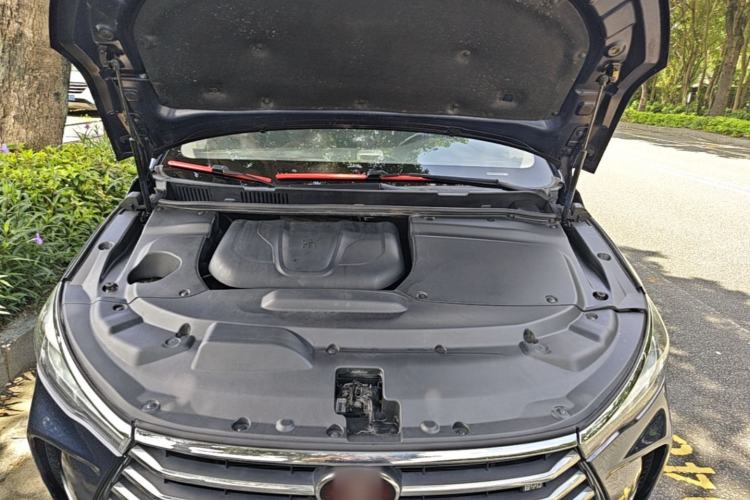 Used BYD Song MAX 2018 1.5T Automatic Smart Connect Luxury 6-Seater Engine Bay
