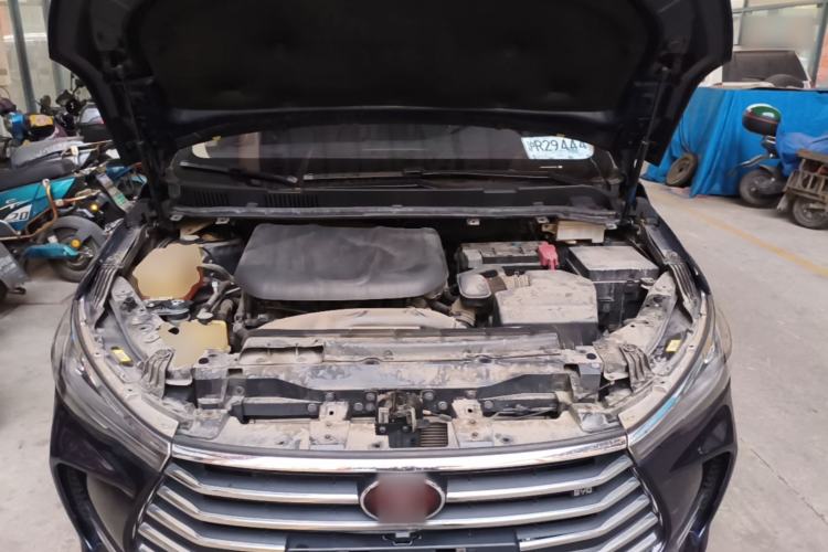 Used BYD Song MAX 2018 1.5T Automatic Smart Connect Elite Model with 6 Seats Engine Bay