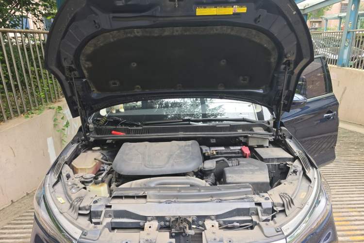 Used BYD Song MAX 2018 1.5T Automatic Smart Connect Luxury 6-Seater Engine Bay