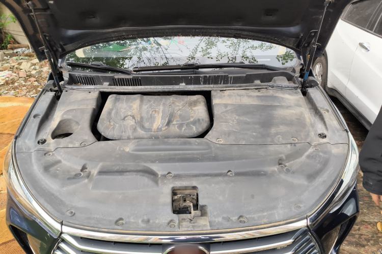 Used BYD Song MAX 2018 1.5T Automatic Smart Connect Luxury 6-Seater Engine Bay