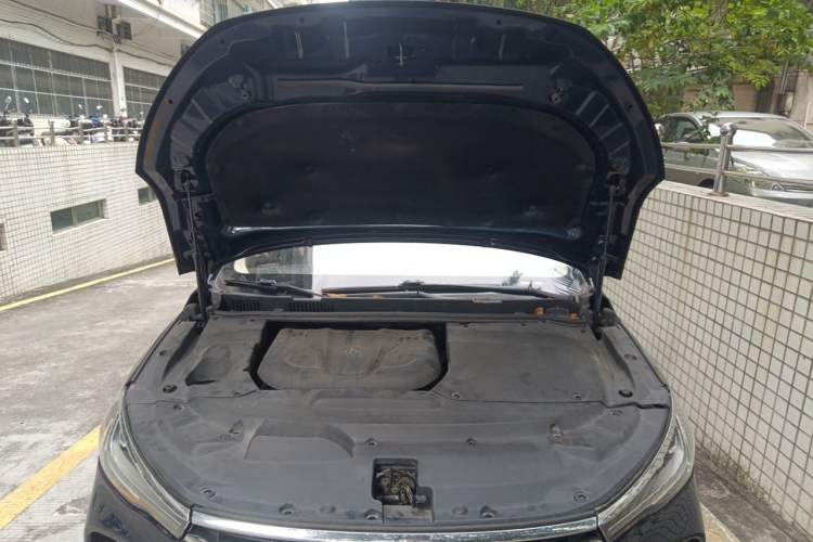 Used BYD Song MAX 2018 1.5T Automatic Smart Connect Luxury 6-Seater Engine Bay