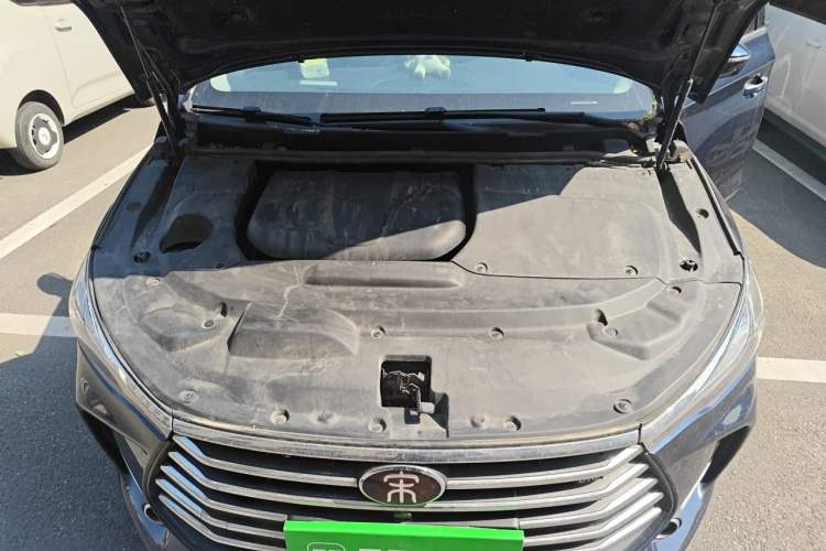 Used BYD Song MAX 2018 1.5T Automatic Smart Connect Elite Model with 6 Seats Engine Bay
