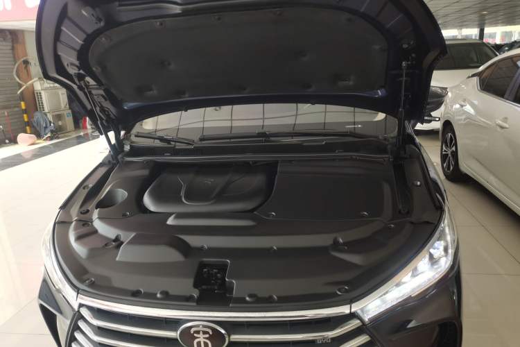 Used BYD Song MAX 2018 1.5T Automatic Smart Connect Elite Model with 6 Seats Engine Bay