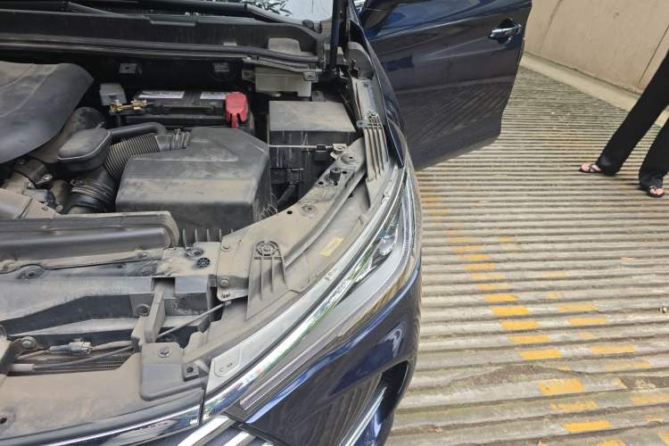 Used BYD Song MAX 2018 1.5T Automatic Smart Connect Luxury 6-Seater Engine Bay Left