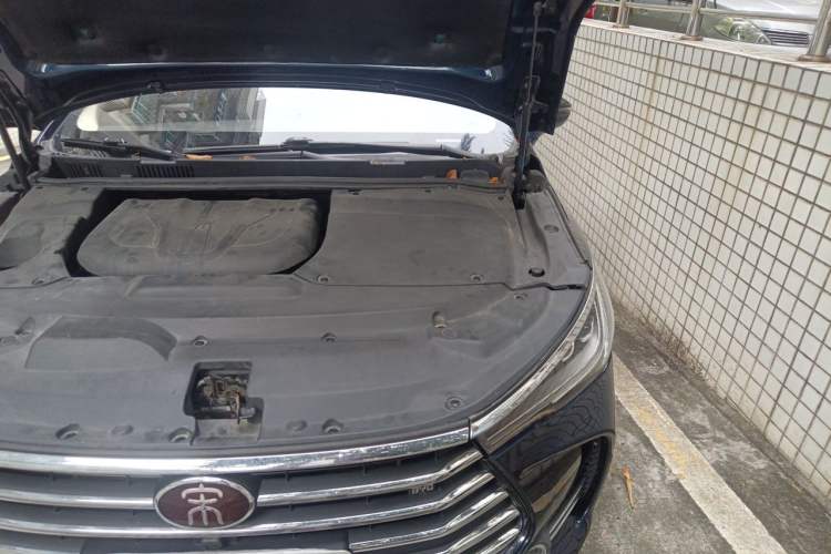 Used BYD Song MAX 2018 1.5T Automatic Smart Connect Luxury 6-Seater Engine Bay Left