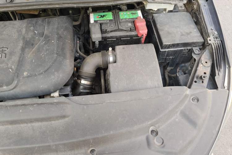 Used BYD Song MAX 2018 1.5T Manual Smart Connect Luxury 6-Seater Engine Bay Left
